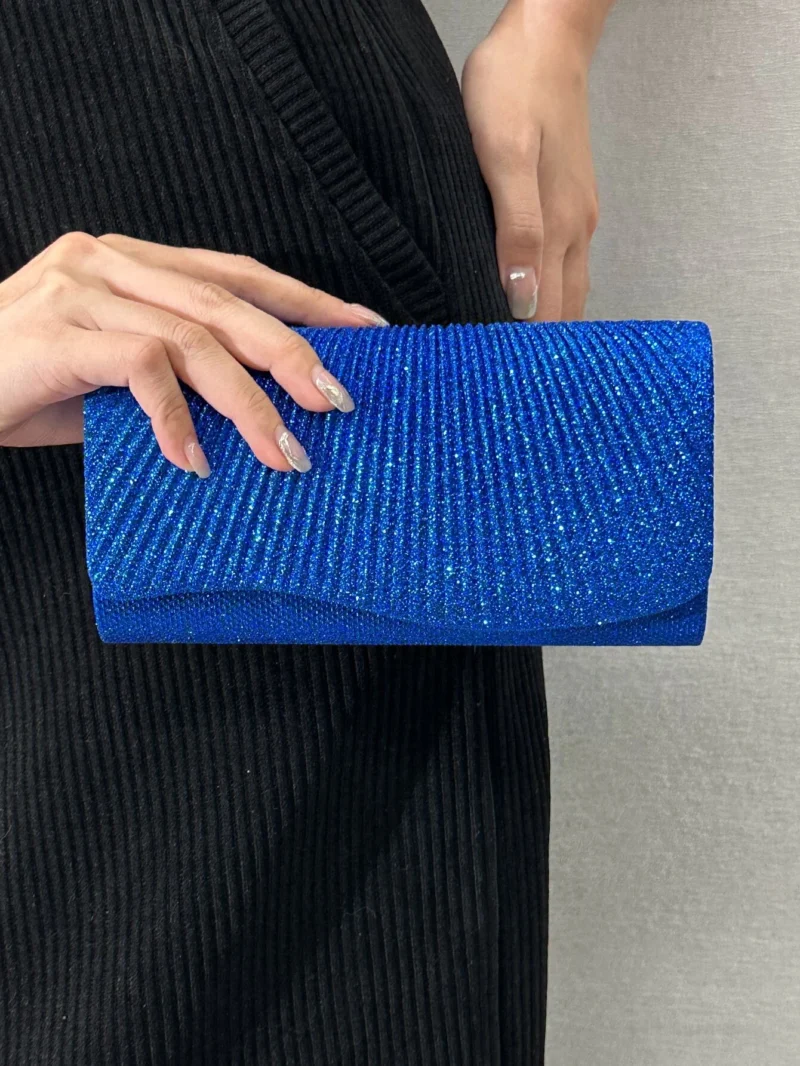 Cartera azul con brillos